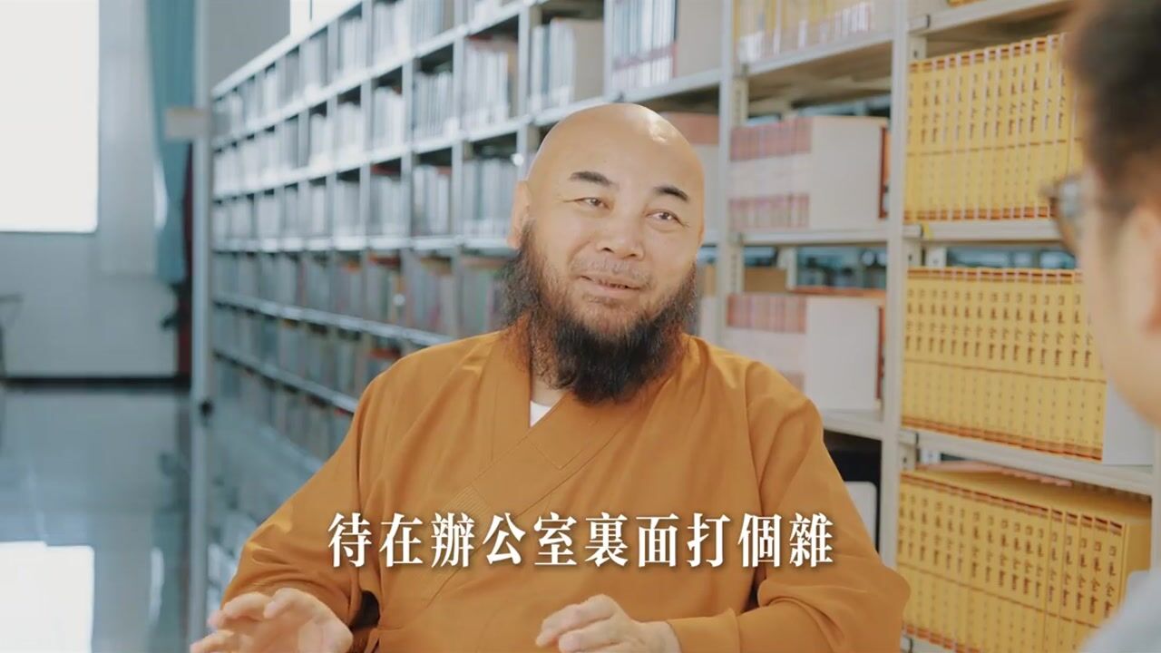 在社会上有名望的人去寺院为他人服务后会产生什么变化？——万行法师