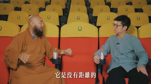 如何去理解“光年很远”与“当下无距”之间的差别？——万行法师